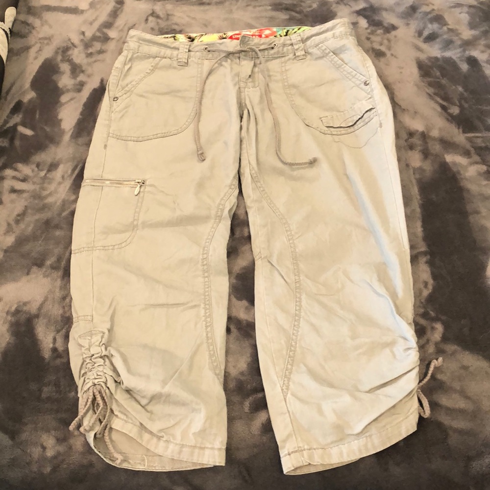 Casual Women's Capris in Light Gray
